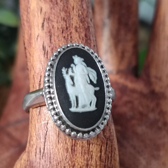 Vintage Black Wedgewood Goddess Sterling Ring Made In England Size 5.5 - Picture 3 of 10